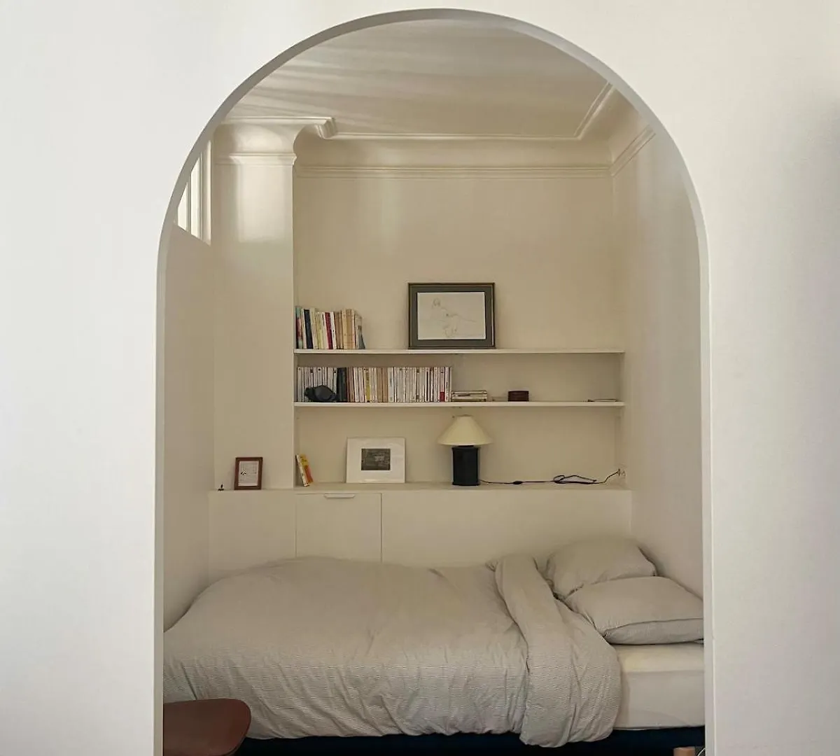 Grand Studio Proche De Montmartre contacts